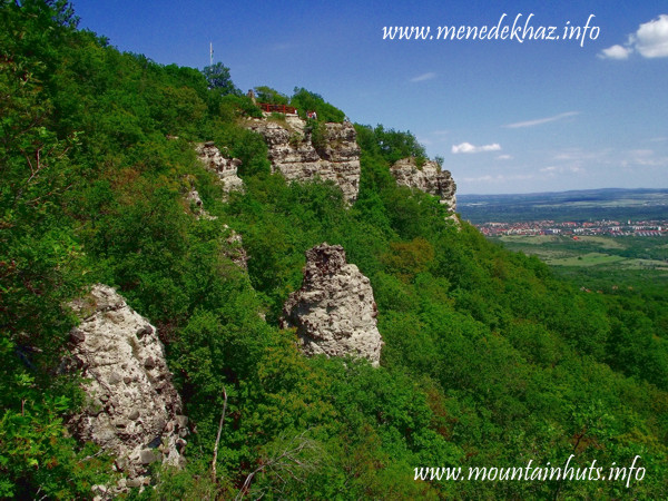 view on the rock towers of Kő-hegy